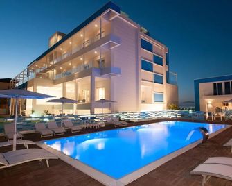 Lungomare Relax Residence - Misano Adriatico - Basen