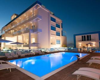 Lungomare Relax Residence - Misano Adriatico - Piscina