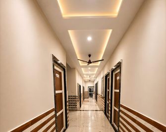 Bhagwan krishan kutir - Govardhan - Hallway