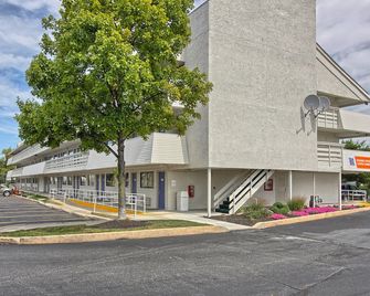 Motel 6 York Pa - York - Building