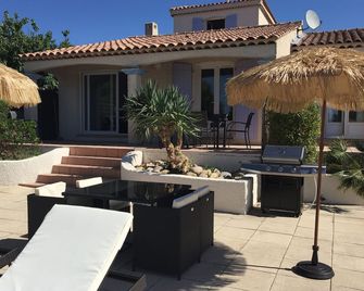 Luxury house with large heated pool in spacious property, 10 min from the sea - Carnoux-en-Provence - Patio