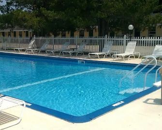 The Tallwood Motel - Wells - Uima-allas