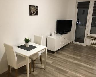 Nice centrally located apartment near Daimler - Sindelfingen - Sală de mese