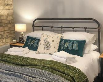 The Street Cottage - Dursley - Bedroom