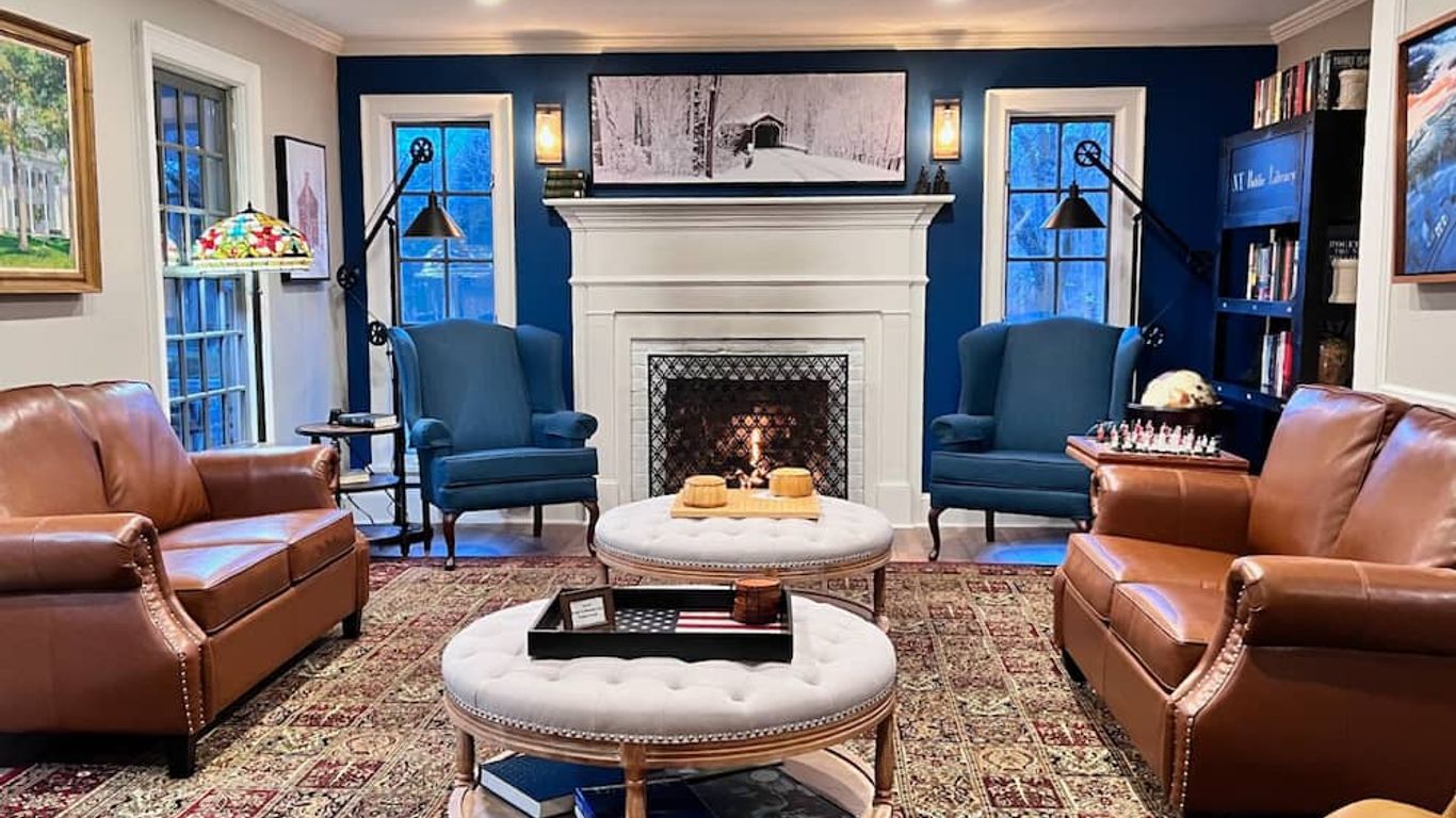 The Four Columns Inn & 1832 Tavern