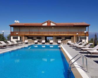Château Mosmieri Hotel & Winery - Telavi - Piscina