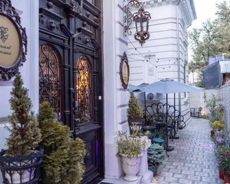 Conacul Coroanei Luxury Boutique - Bucarest - Patio
