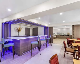 Baymont by Wyndham Arlington At Six Flags Dr - Άρλινγκτον - Bar