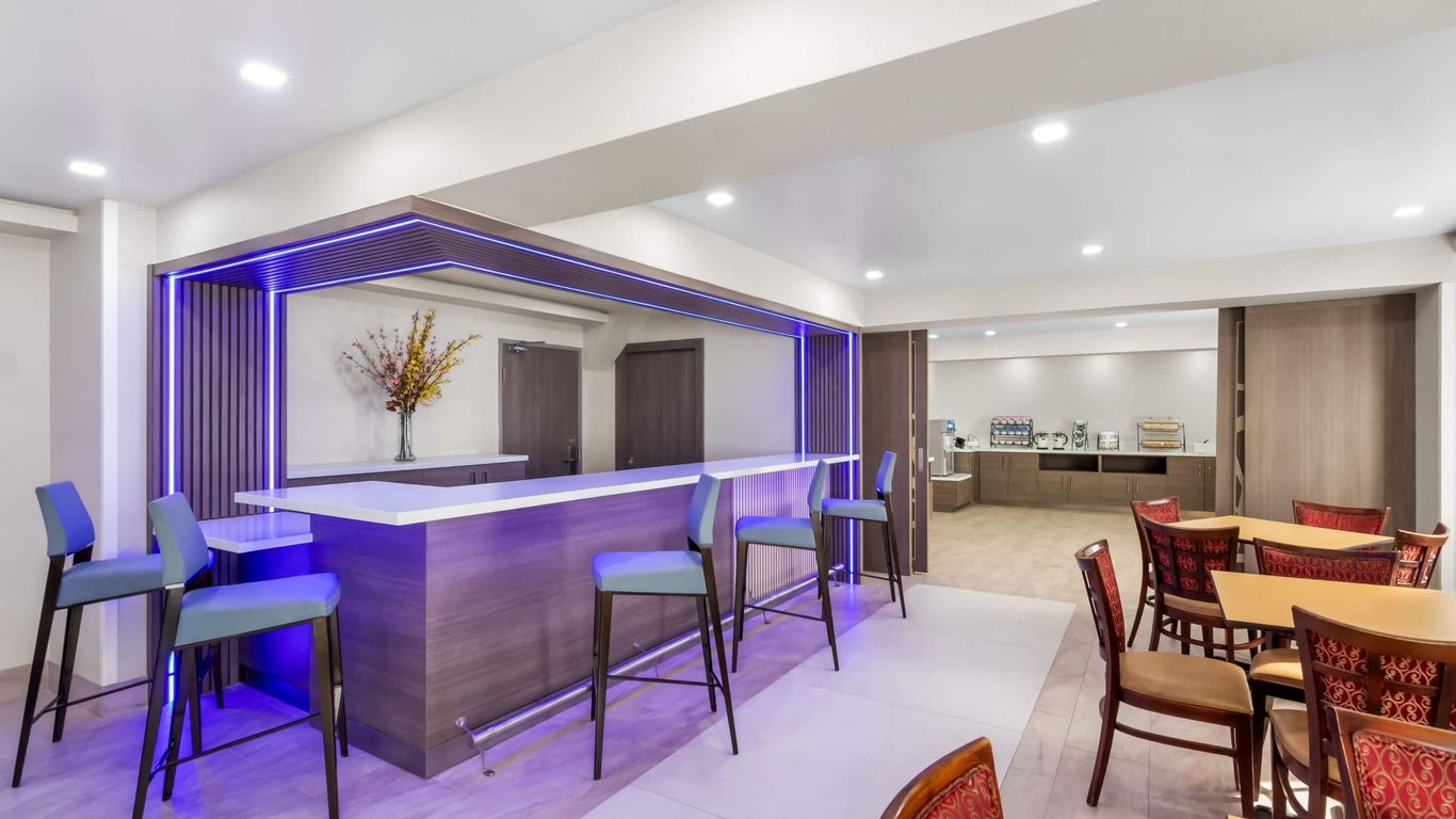 Baymont by Wyndham Arlington At Six Flags Dr