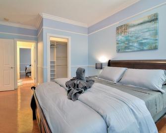 Gorgeous Napa-Solano Get-away 4bedroom/4.5 bath - American Canyon - Bedroom