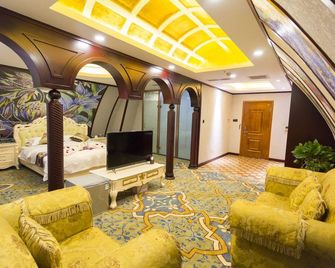 Friendship Peak Holiday Hotel - Turfán - Habitación