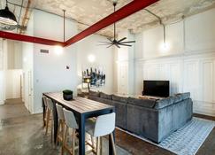 Historic Downtown Loft with Modern Flare - Knoxville - Essbereich