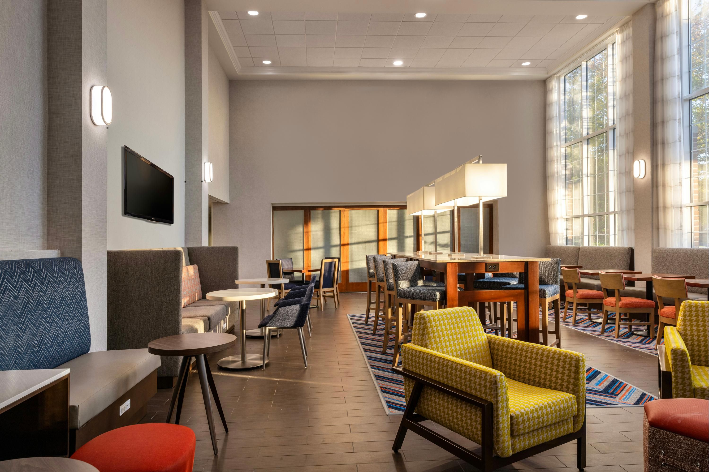 Hampton Inn & Suites State College at Williamsburg Square - State College - Restaurant