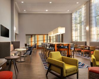 Hampton Inn & Suites State College at Williamsburg Square - State College - Restaurant