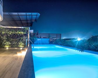 Hotel Perla Spondylus - Manta - Pool