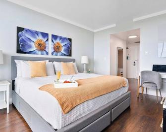 MVR Suite with Poolside Sips and Biscayne Backdrop - Miami - Habitación