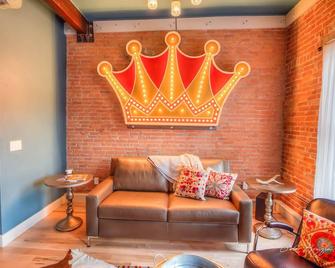 Your Nest Away From Home - Missoula - Living room