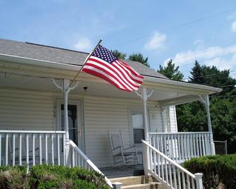 A step back in time with the comfort of today. Not fancy but affordable. - Blacksburg - Building