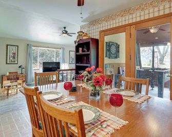 Sweeping Views! Charming Home Near Dtwn Jamestown - Jamestown - Sala pranzo