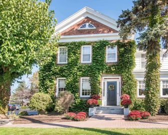 The Century House, an Ascend Collection Hotel - Latham - Building