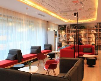 Ibis Urumqi Weixing Square Hotel - Ürümqi - Lounge