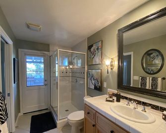 Luxury Home with Heated Pool - Spa and Lighted Pickle Ball Court - San Diego - Bagno