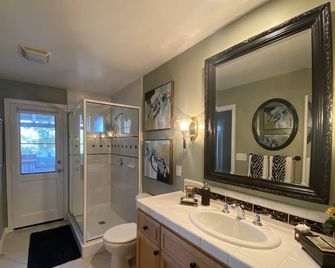 Luxury Home with Heated Pool - Spa and Lighted Pickle Ball Court - São Diego - Casa de banho