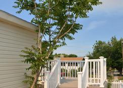 Baby Blue Sky - Price 2bd - Newly remodeled - nearby trails - Price - Outdoors view
