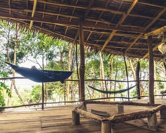 Driftwood Hostel and Bungalows - Koh Rong Sanloem - Patio