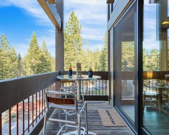 Village Studio by Avantstay Minutes to Lifts - Truckee - Balcón