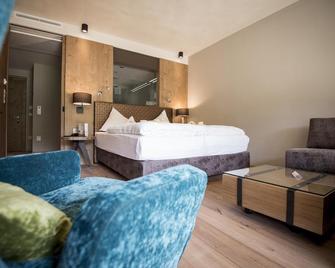 Gartenhotel Moser - Eppan an der Weinstrasse - Bedroom
