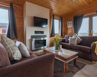 Chalet Loch Leven Lodge 10 by Interhome - Kinross - Living room