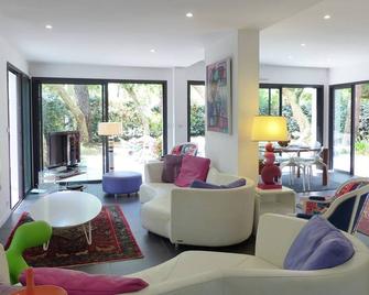 Villa les Chardonnerets Entre lac et Océan Pour 10-12 Personnes - Hossegor - Wohnzimmer