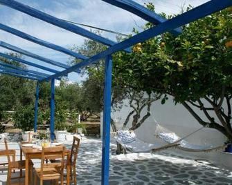 Yiannis Studios - Piso Livadi - Patio