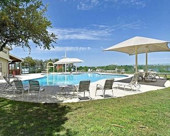 Witte Wonderland - Separate Garage Apartment!! - Kyle - Pool