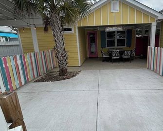 Suite - Knome Dome with Shared Pool - Bay Saint Louis