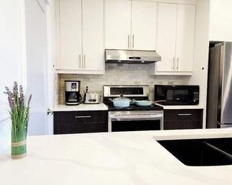 Luxury Cozy Basement Suite - Leduc - Kitchen