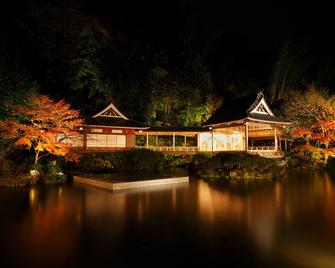 Asaba - Izu - Toà nhà