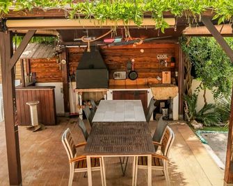 Riumar 'Carmen 3', 500m to beach, private pool, On-Site-Service, dog beach - Riumar - Patio