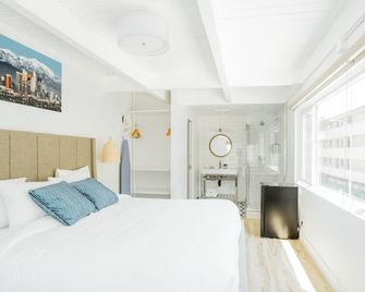 Dk - Deluxe Room, 1 King Bed, Non Smoking - Long Beach