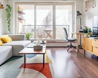 Vibrant & Modern 1bd Flat - Hackney - London - Living room