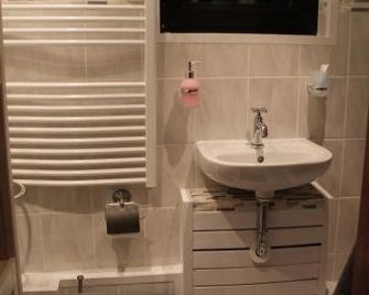 Fair Trade Apartment - דיסלדורף - חדר רחצה