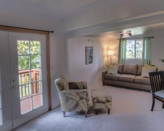 Attached Cottage - Bed & Breakfast Rp 220061010000 Permit No.Bbmp2015/0001 - Kula - Obývací pokoj
