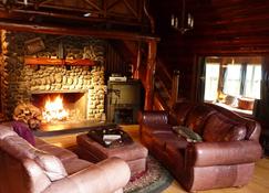 Copper Creek Inn at Mt Rainier - Ashford - Living room