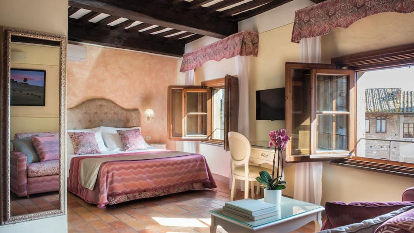 هوتل ليون بيانكو