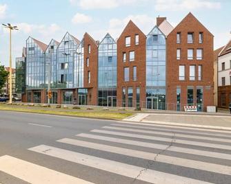 Gran & Marina Podzamcze Apartments Szczecin by Noclegi Renters - Szczecin - Edificio