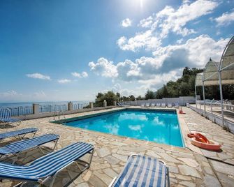 El Greco Hotel - Benitses - Piscine