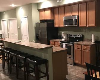 Two bedroom, 2 1/2 bath Condo. Great River Views & Pool! - Grafton - Kitchen