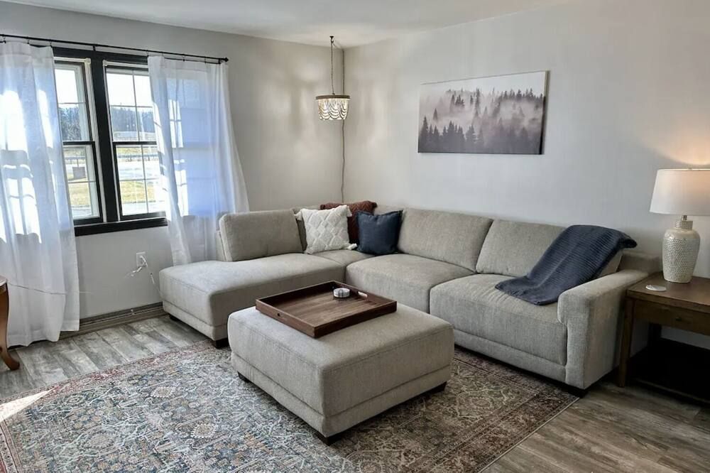 The Flat on Olde Scotland - Two bedroom, one bath flat with full kitchen