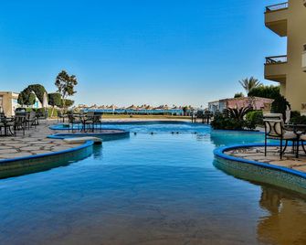 ماجيك بيتش هوتل - الغردقة - حوض السباحة